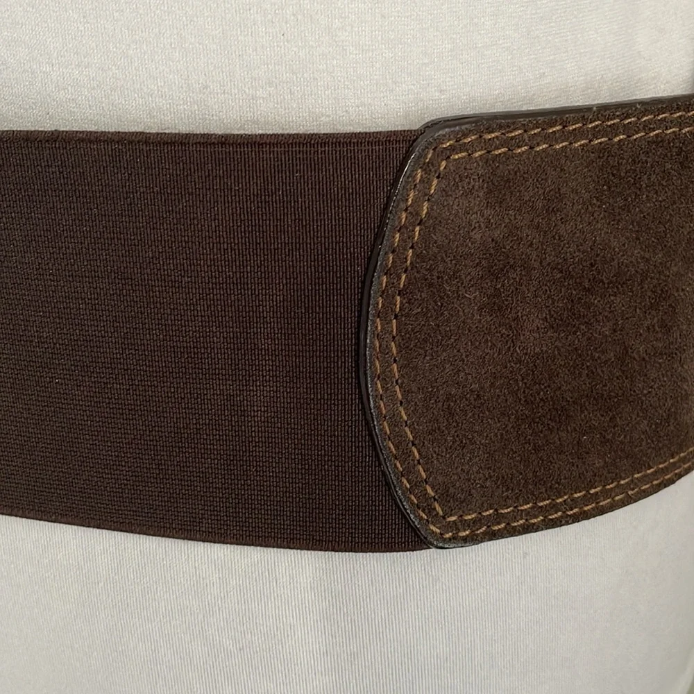Chico’s Size Medium brown suede‎ leather elastic hook closure gold print belt.